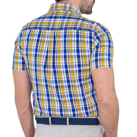 Les 3 chemisettes à carreaux (de même taille)