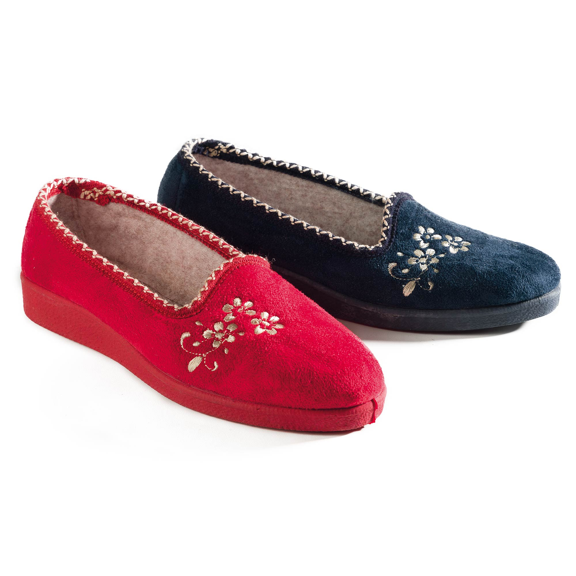 Les 2 paires de Chaussons brodés
