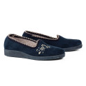 Les 2 paires de Chaussons brodés (2)