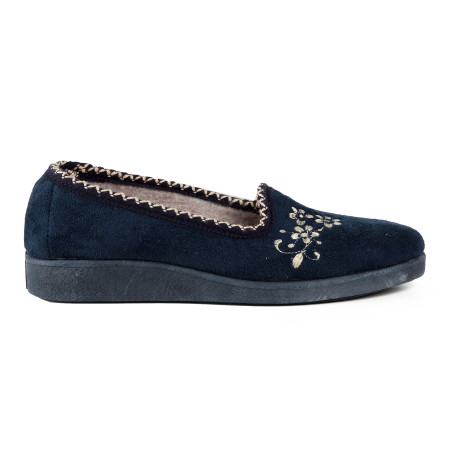 Les 2 paires de Chaussons brodés (4)