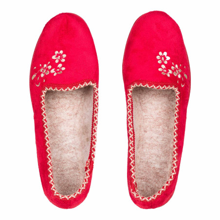 Les 2 paires de Chaussons brodés (7)