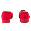 Les 2 paires de Chaussons brodés (9)